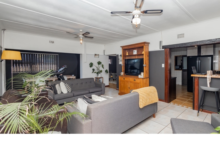 5 Bedroom Property for Sale in Avondale Western Cape
